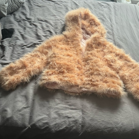 Jackets & Blazers - Brand new marabou feather quilted hooded jacket

Champagne/pink